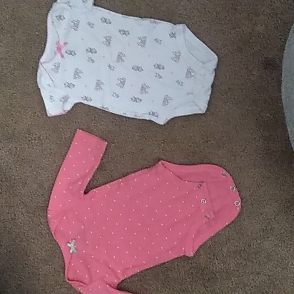 2 onsies 0-3m